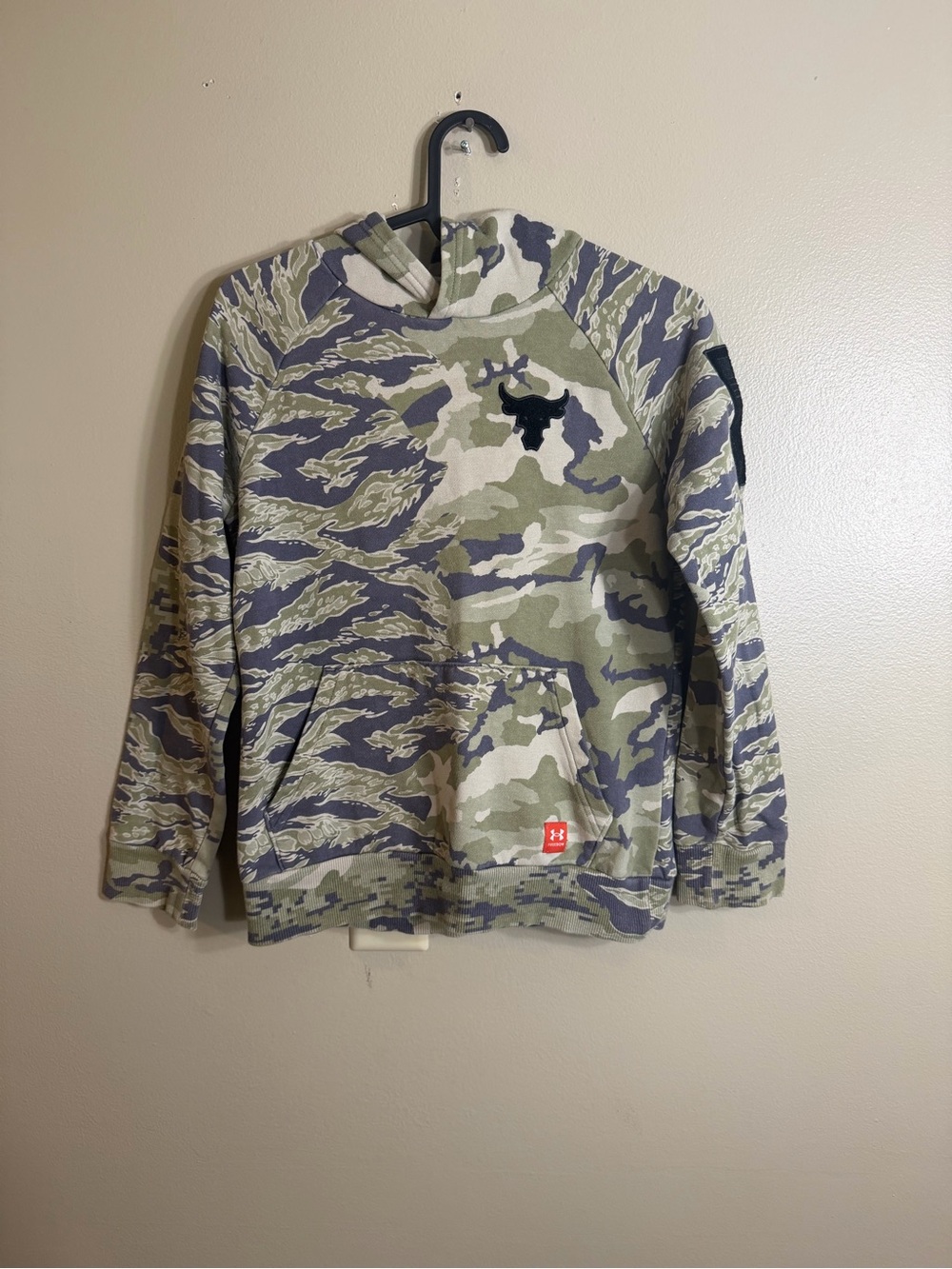 Under Armour Project Rock Veterans Day Camo Hoodie Youth M